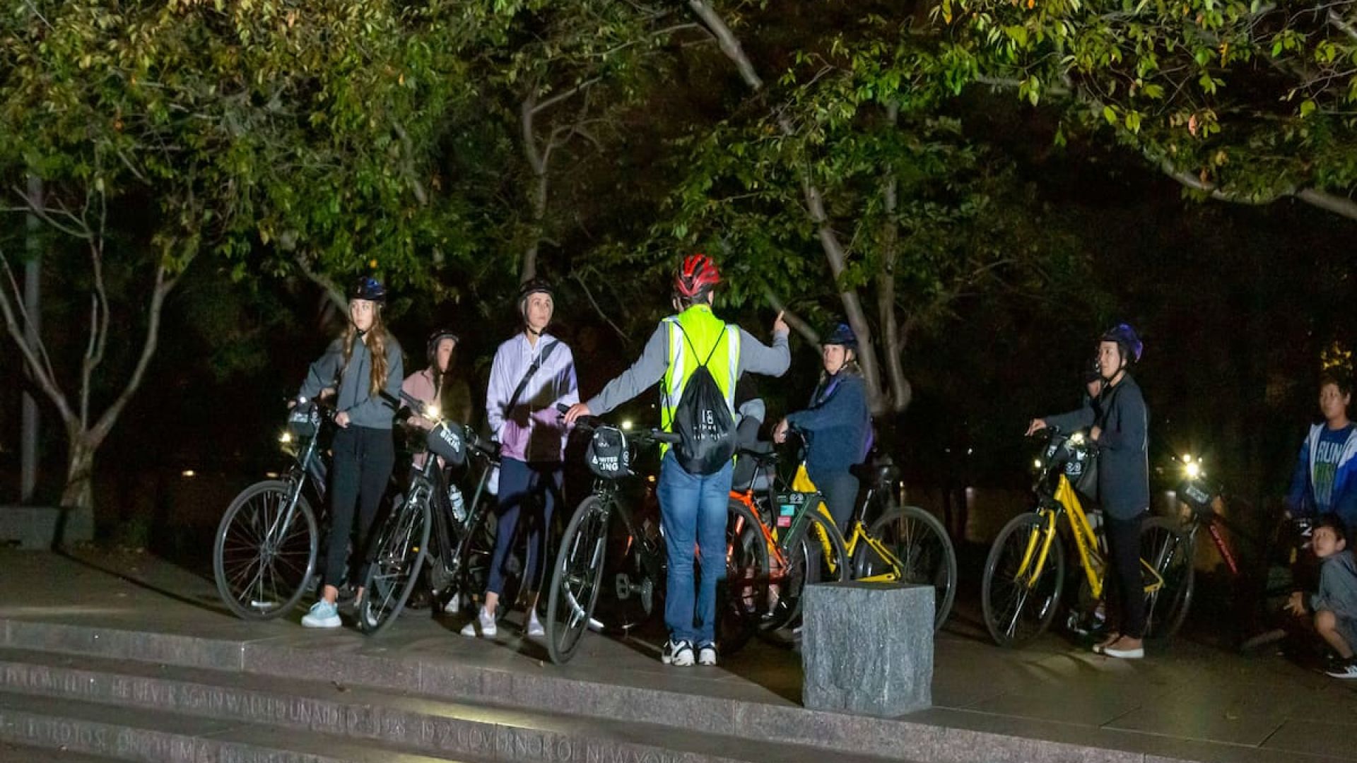 Monuments at Night Bike Tour