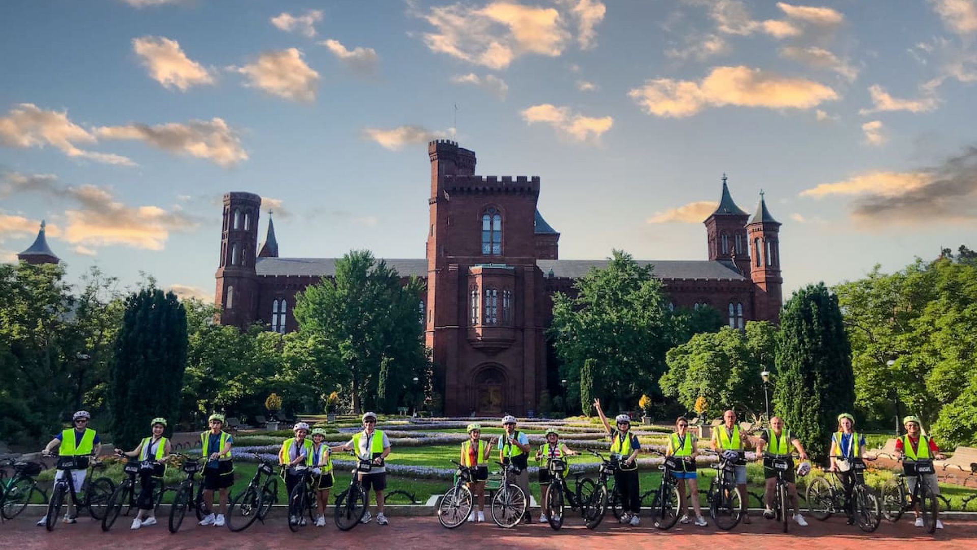 Monuments at Night Bike Tour