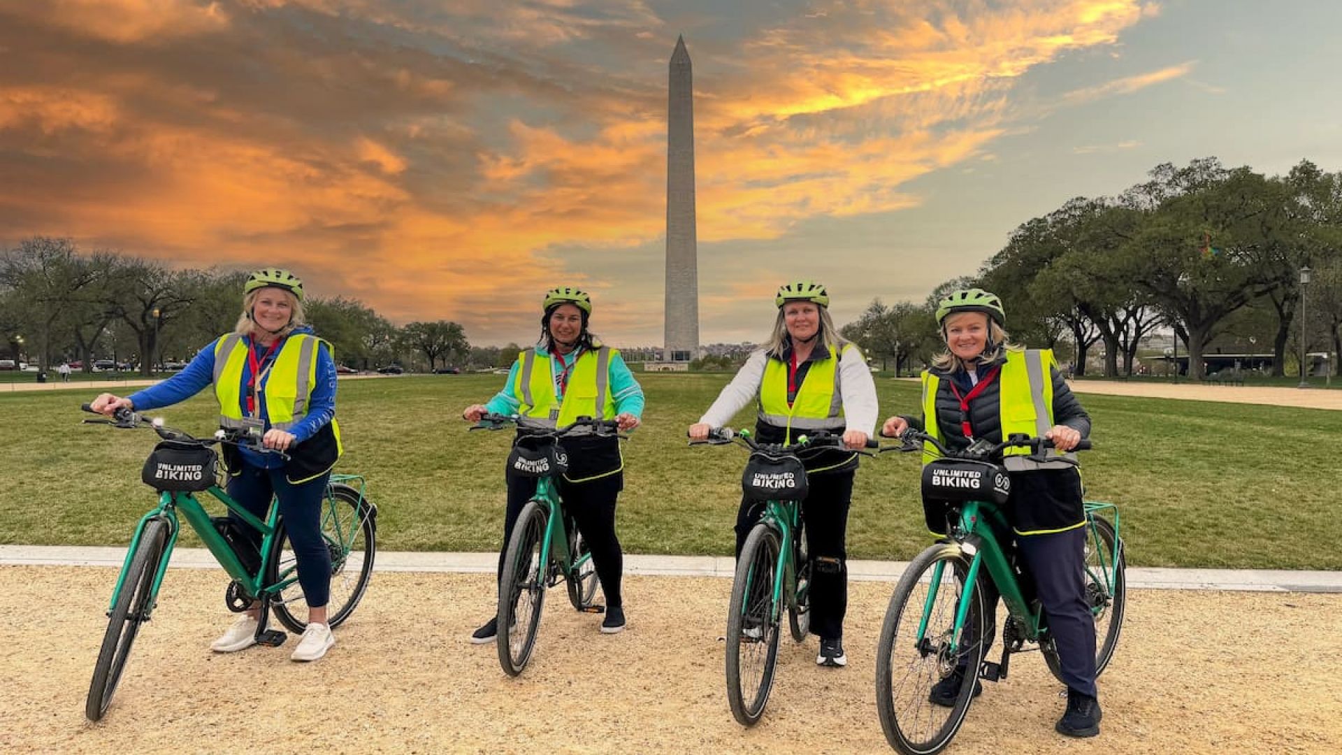 Monuments at Night Bike Tour
