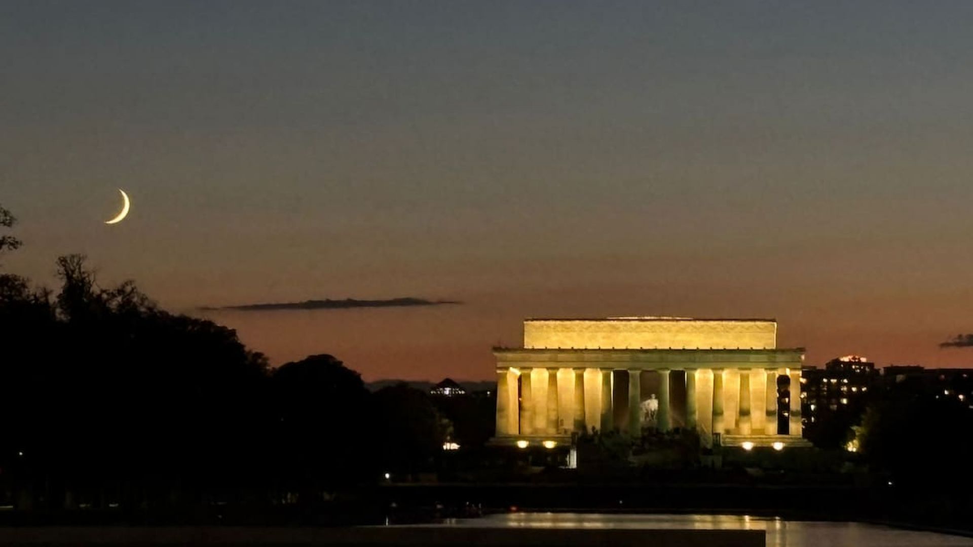 Monuments at Night Bike Tour