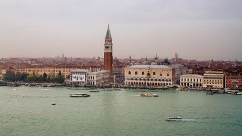 Venice in a Day with St. Mark's Basilica, Doge's Palace, & Gondola Ride