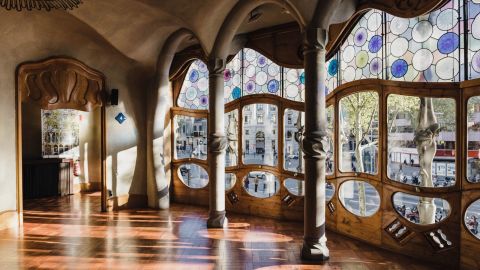 Gaudi Tour with Sagrada, House Visit & Park Guell