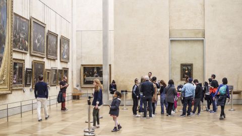 Skip-the-Line Louvre Highlights Tour with Mona Lisa