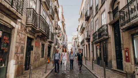 Dine Around Lisbon: Bairro Alto Evening Food & Wine Tour