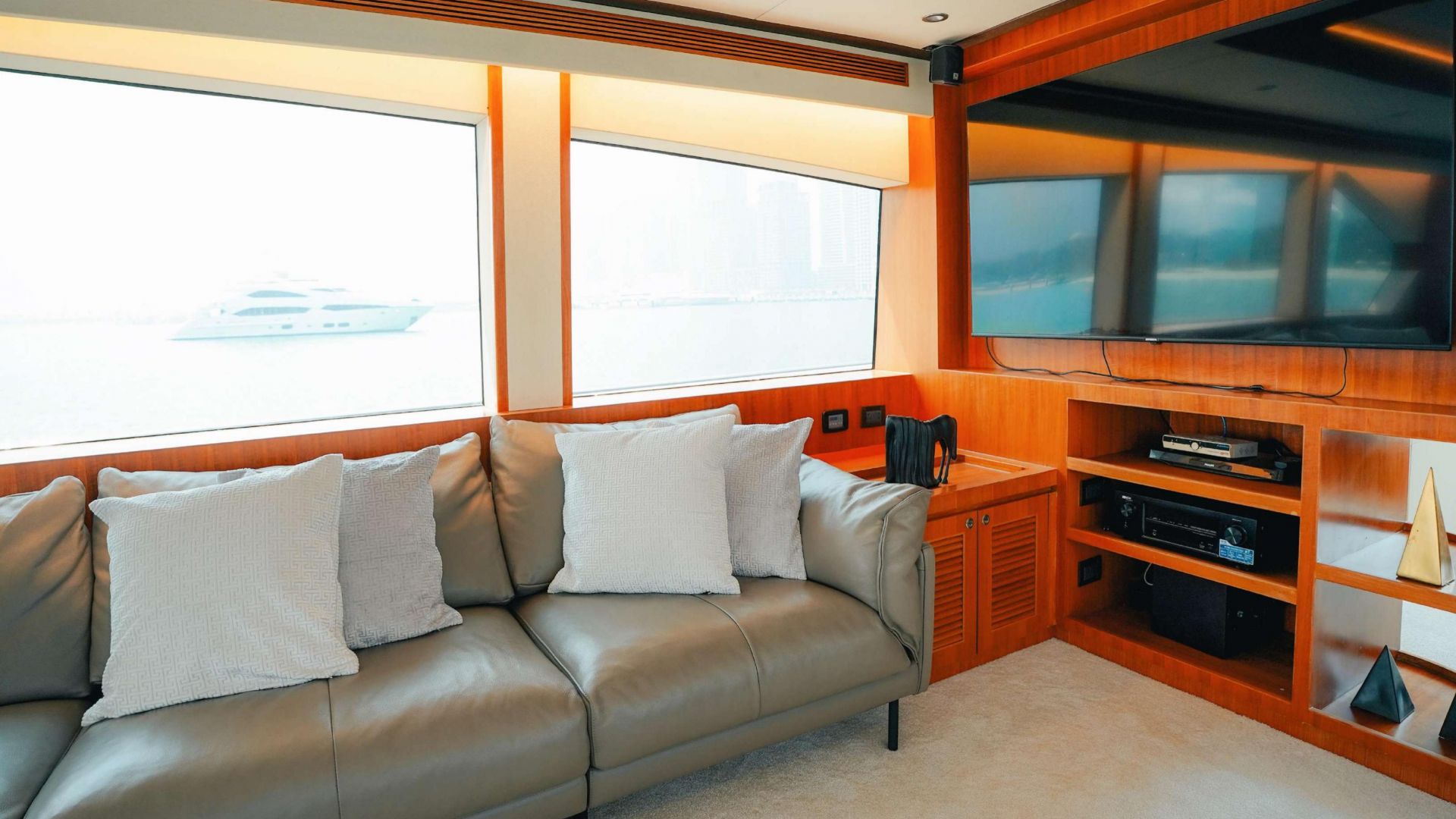 Dubai Marina Morning Yacht Tour with Breakfast - 2 Hours