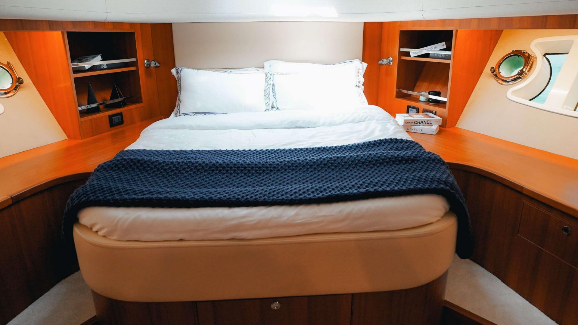 Dubai Marina Morning Yacht Tour with Breakfast - 2 Hours