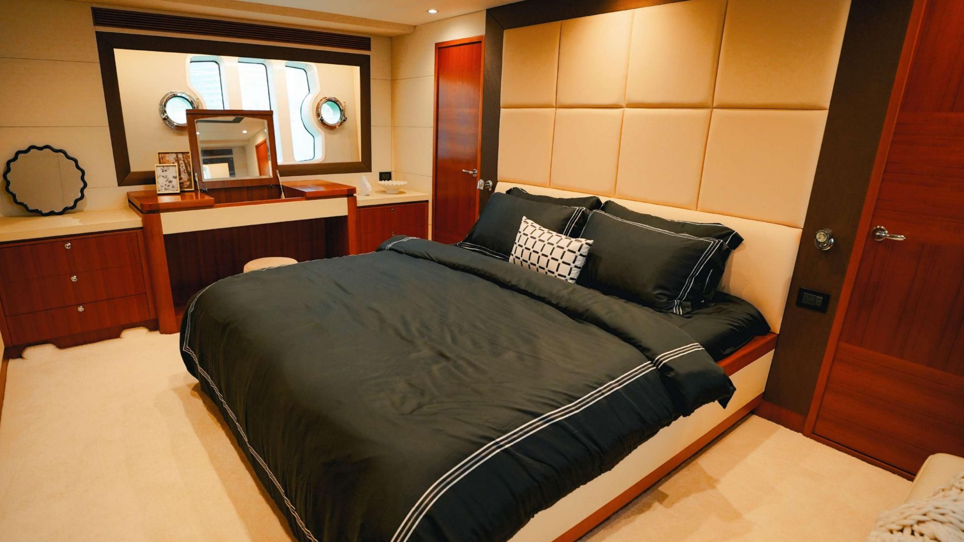 Dubai Marina Morning Yacht Tour with Breakfast - 2 Hours