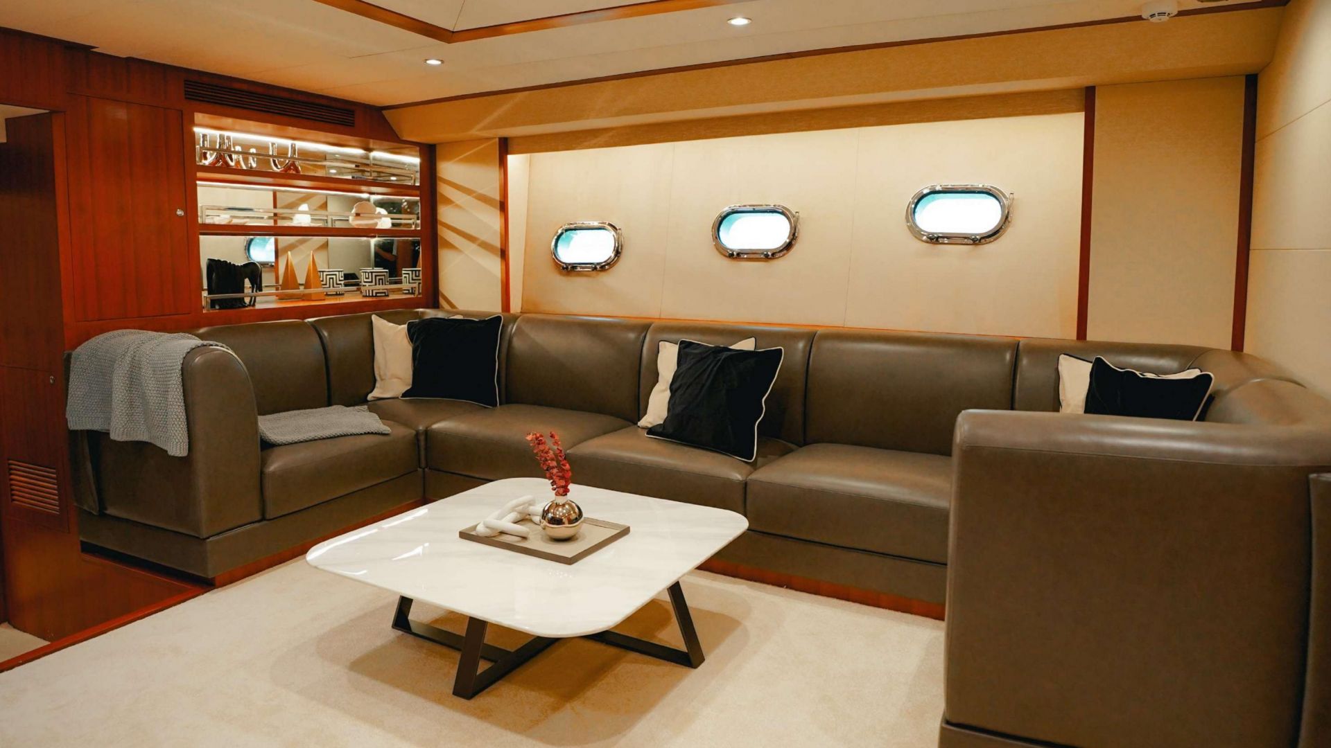 Dubai Marina Morning Yacht Tour with Breakfast - 2 Hours