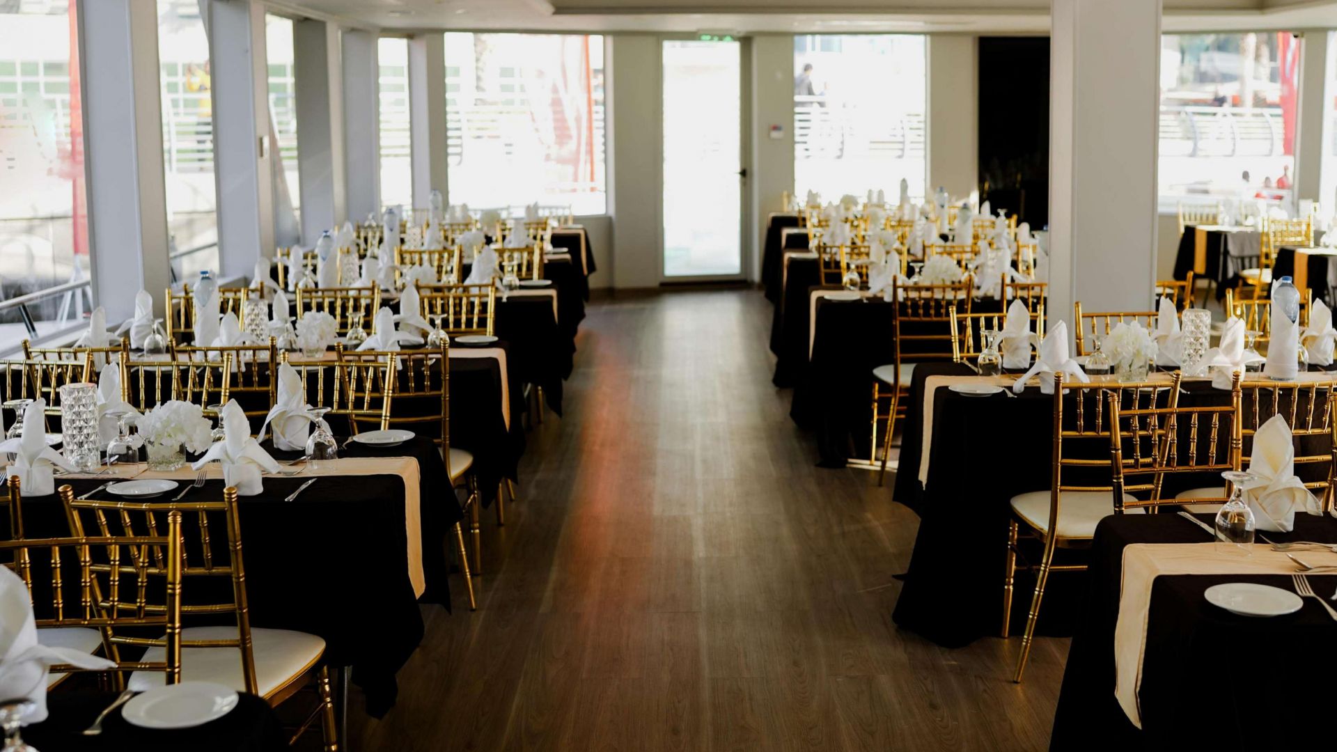 Luxury Dinner Cruise at the Dubai Marina: Dinner Cruise Dubai Marina