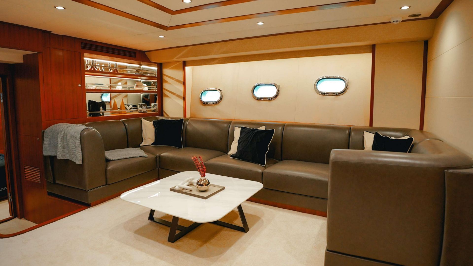 Dubai Marina Yacht Tour with Live BBQ Lunch - 2 Hours