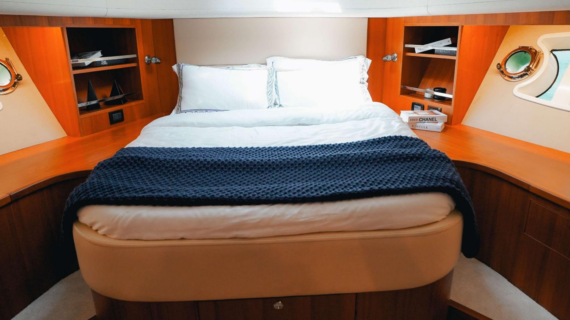 Dubai Marina Moonlight Yacht Tour with Live BBQ - 2 Hours