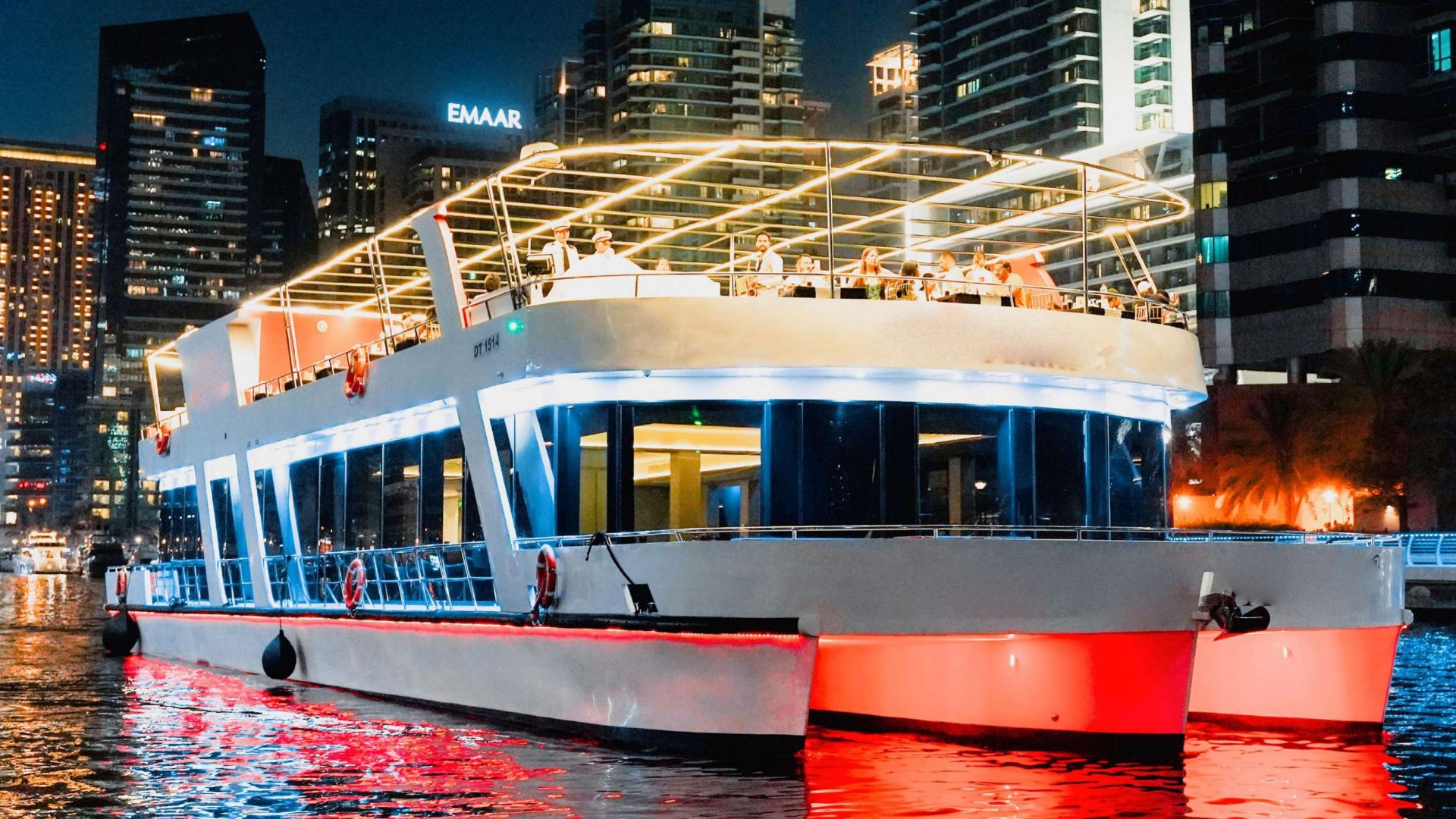 90-Minute Dubai Marina Sunset Cruise with Live Music and Dinner