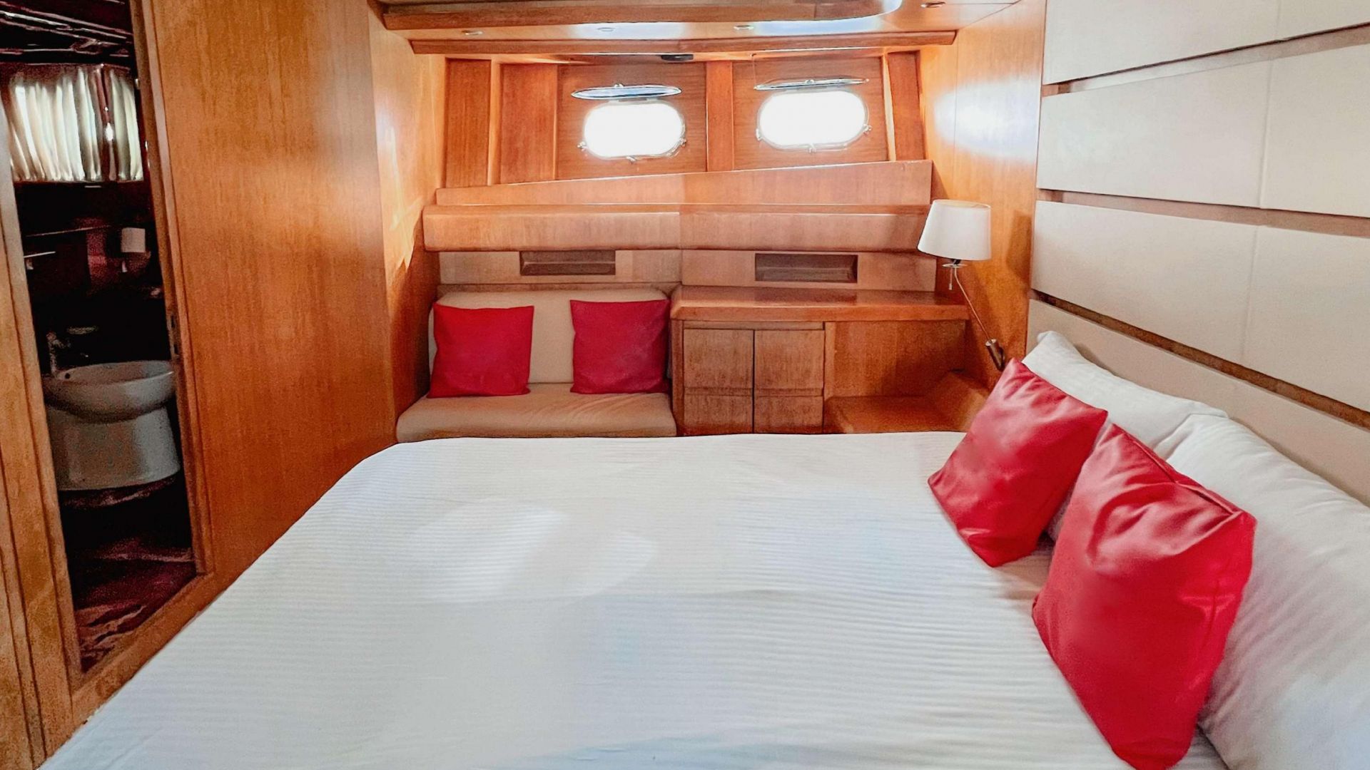 Dubai Marina Private Yacht Tour for 40 Guests 3H + 1H Free Until 30 Sep 2026