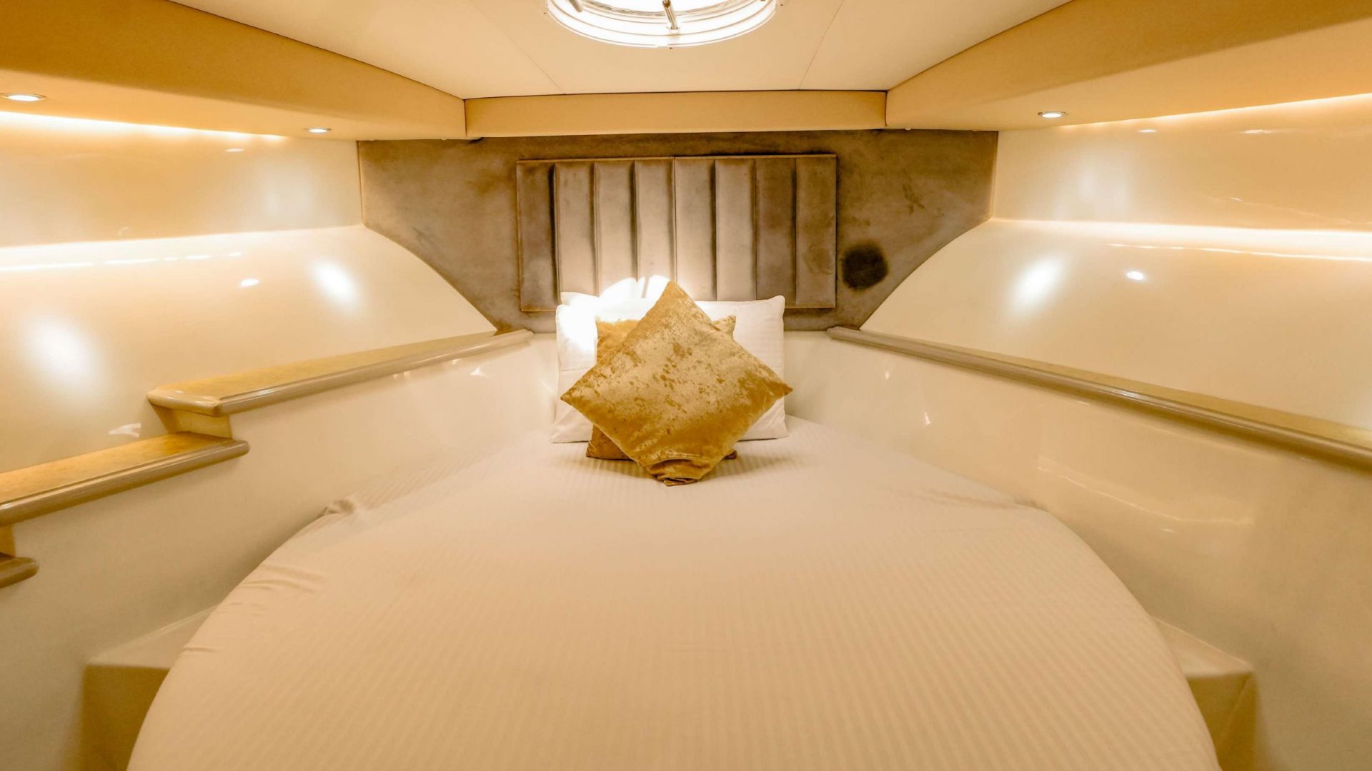 Private Yacht Tour for 30 Guests with BBQ & Premium Drinks – 3H + 1H Free Until 30 Sep 2026
