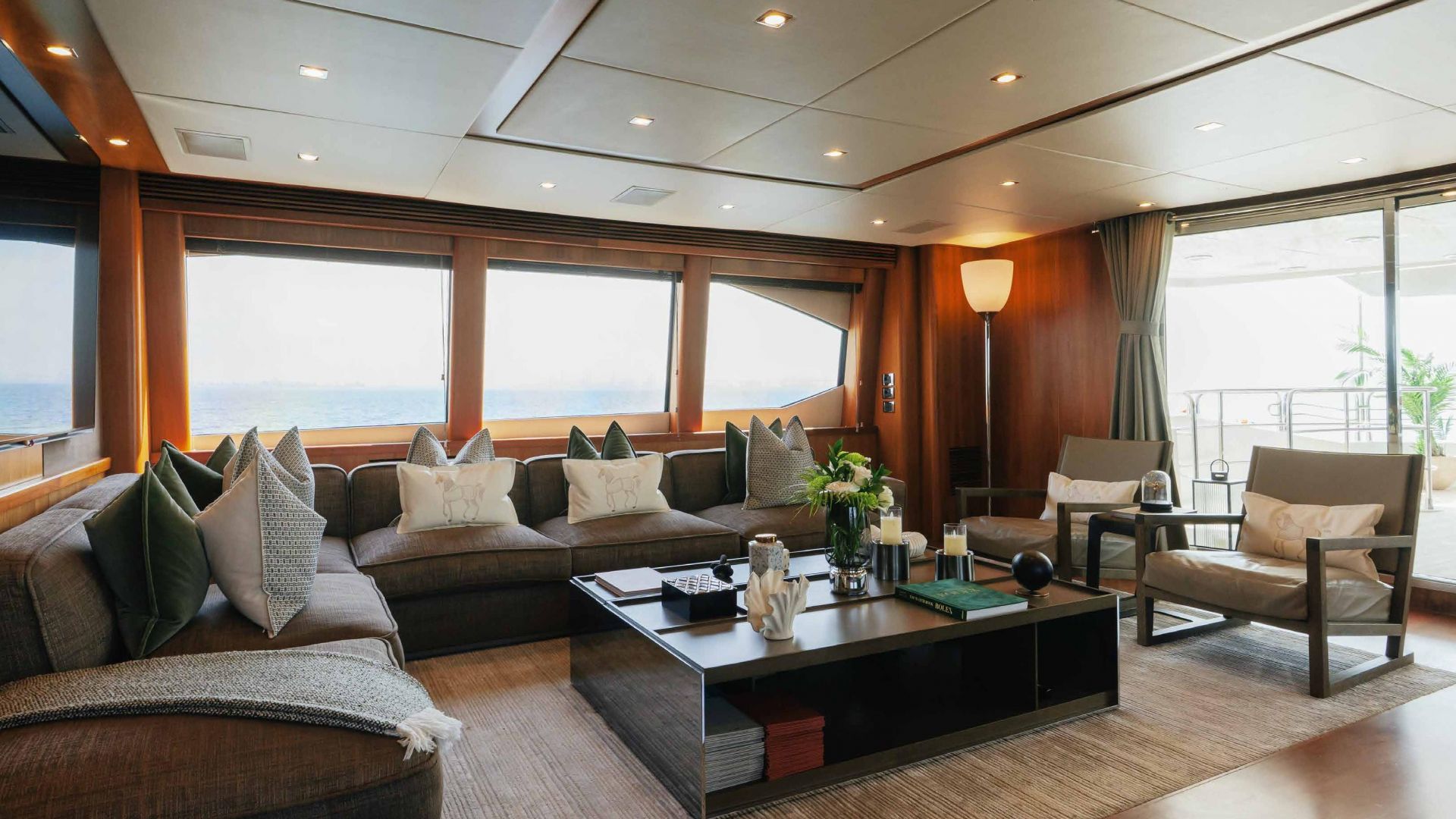 Sunseeker Superyacht Experience : VIP Dinner, Premium Drinks & Live Music