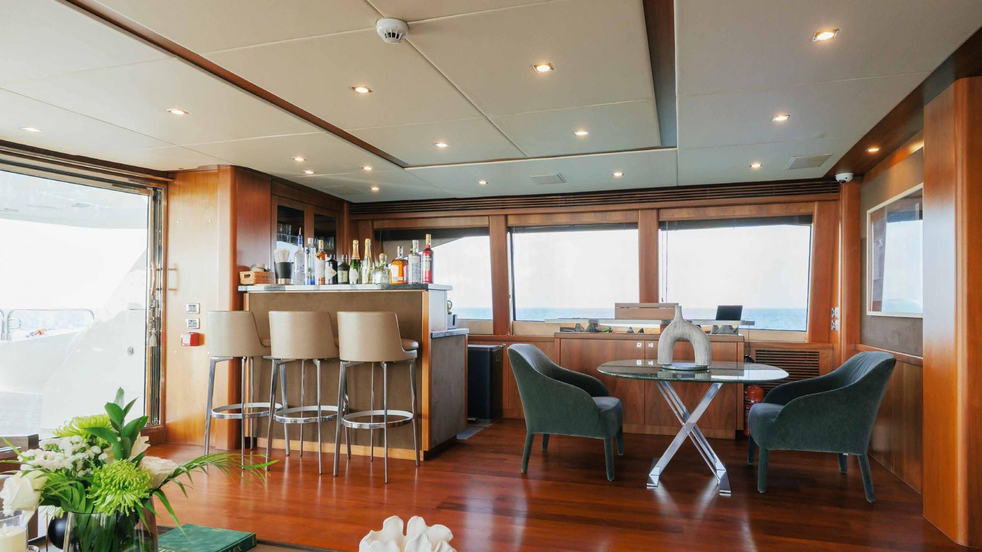 Sunseeker Superyacht Experience : VIP Dinner, Premium Drinks & Live Music