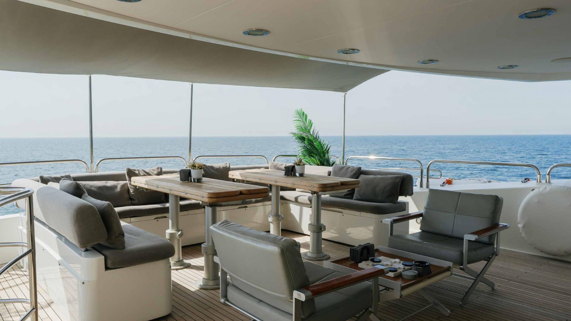 Sunseeker Superyacht Experience : VIP Dinner, Premium Drinks & Live Music