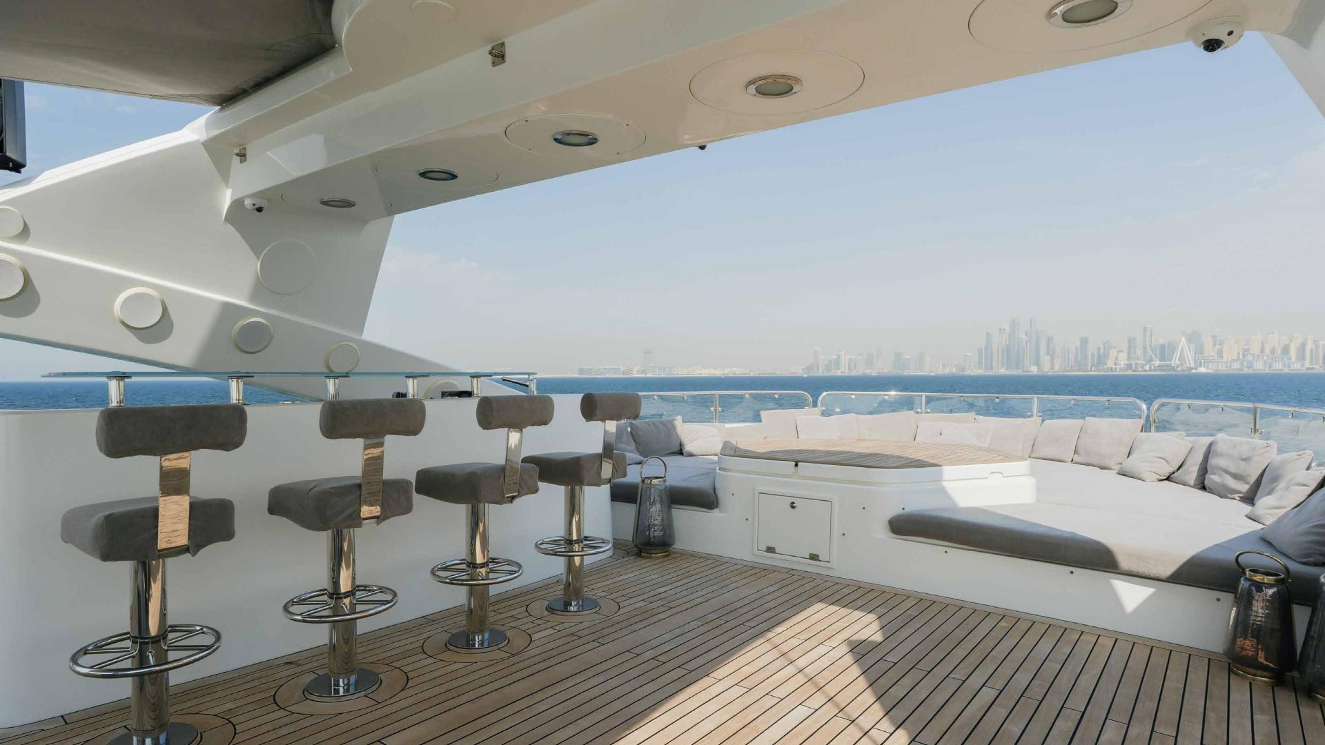 Sunseeker Superyacht Experience : VIP Dinner, Premium Drinks & Live Music
