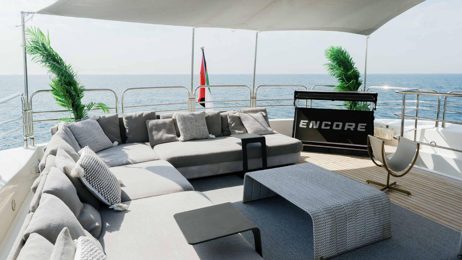 Sunseeker Superyacht Experience : VIP Dinner, Premium Drinks & Live Music