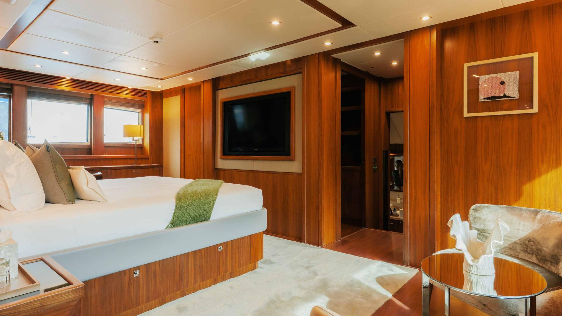 Sunseeker Superyacht Experience : VIP Dinner, Premium Drinks & Live Music