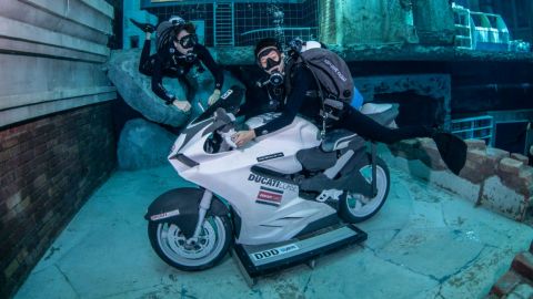 Deep Dive Dubai - Platinum Discover Scuba Dive - up to 12 Metres