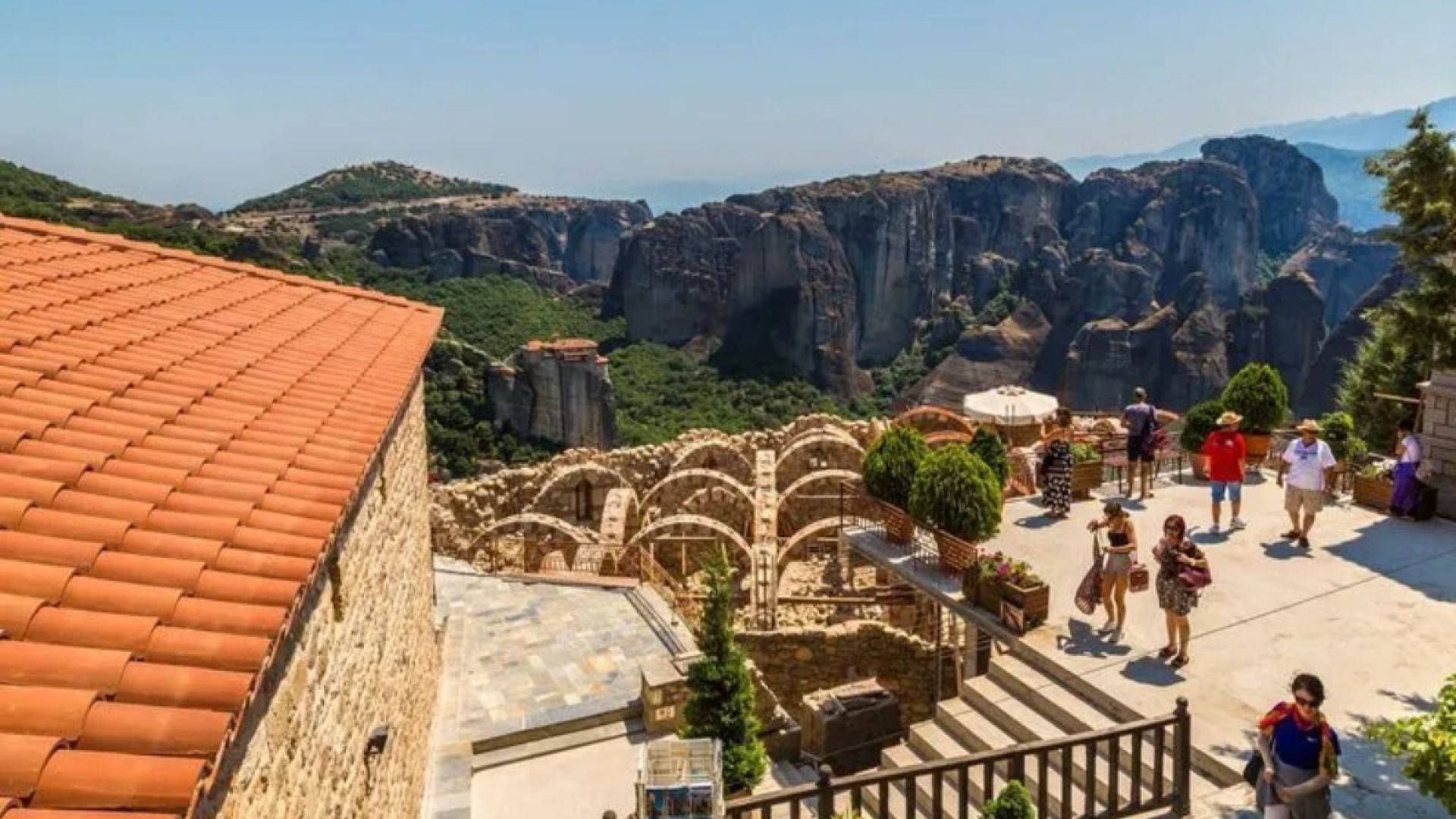 Meteora Day Trip by Bus with Optional Lunch
