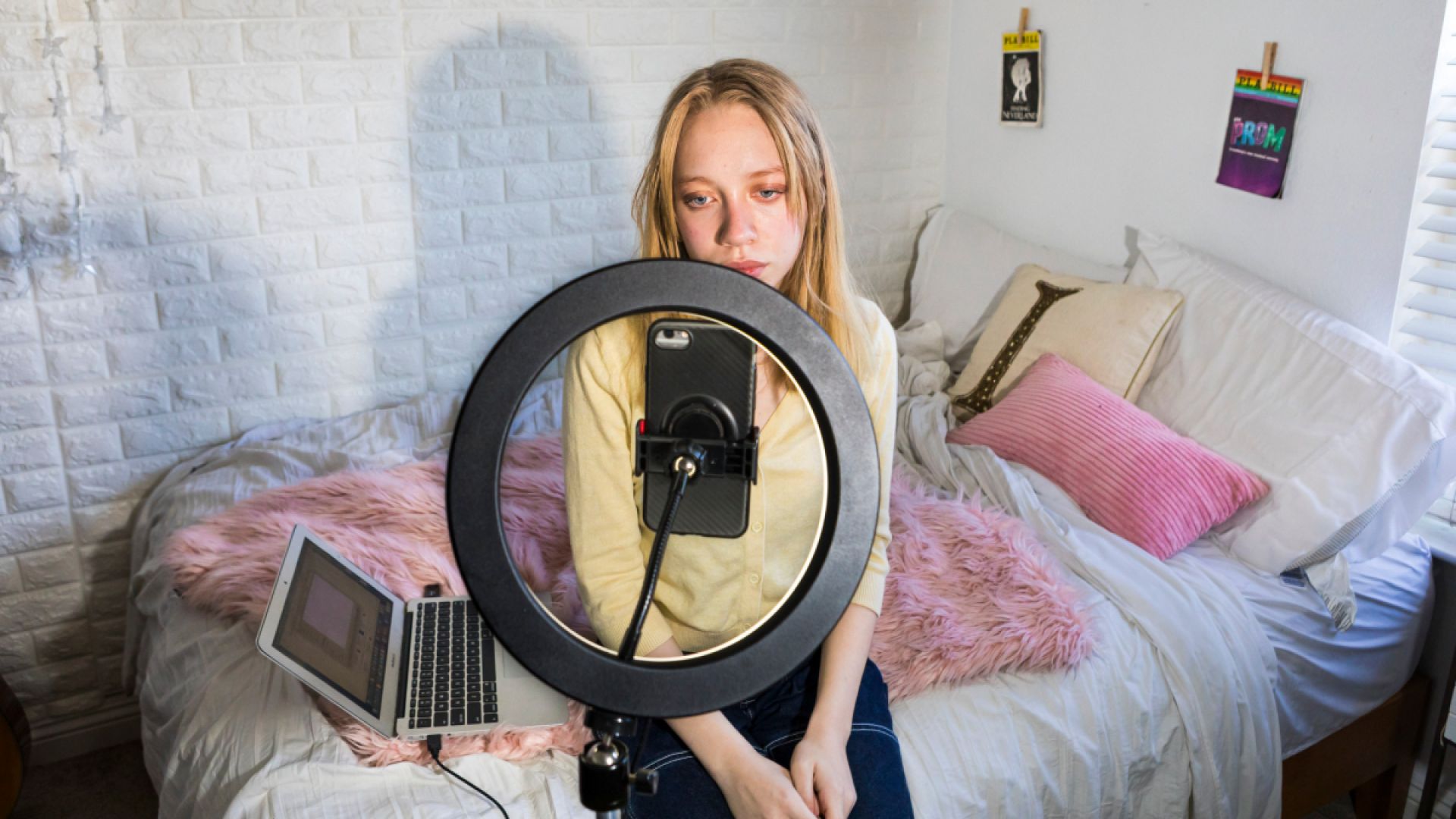 Gen-Z in Focus: Social Media and Loneliness – Talk