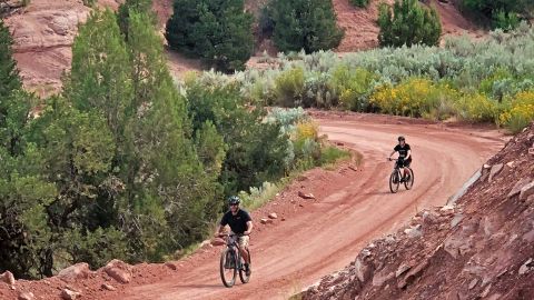 BRYCE CANYON DAY TOUR WITH HIKE & BIKE