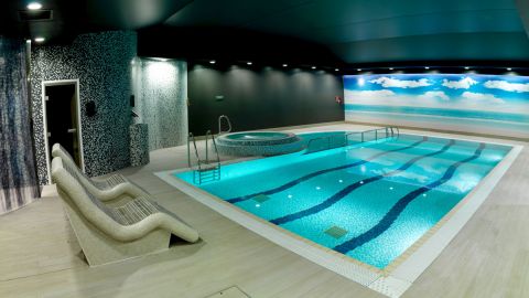 Crowne Plaza Nottingham One Night Winter Break with Prosecco for Two