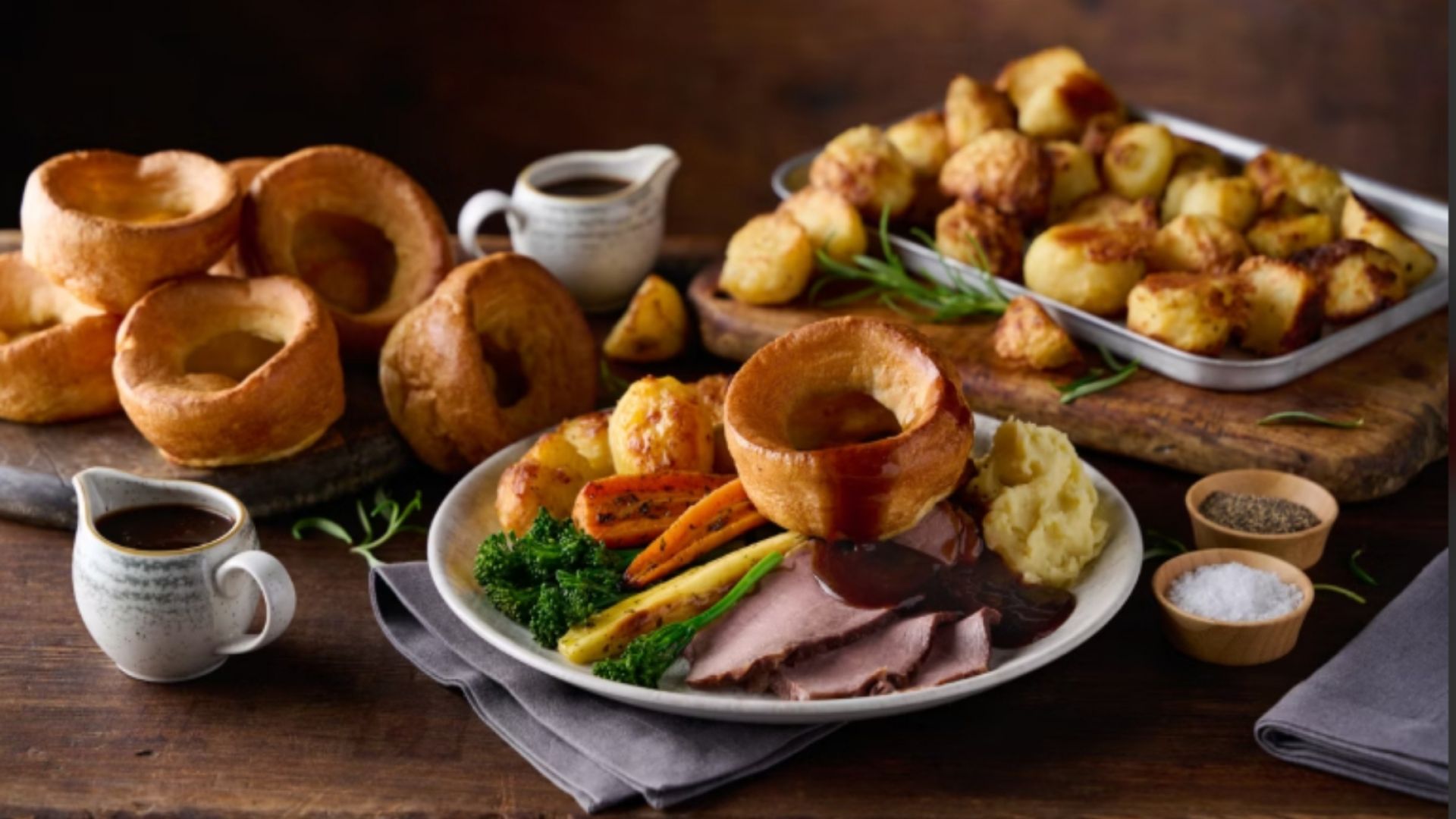 Sunday Roast and Wine for Two at a Traditional Pub