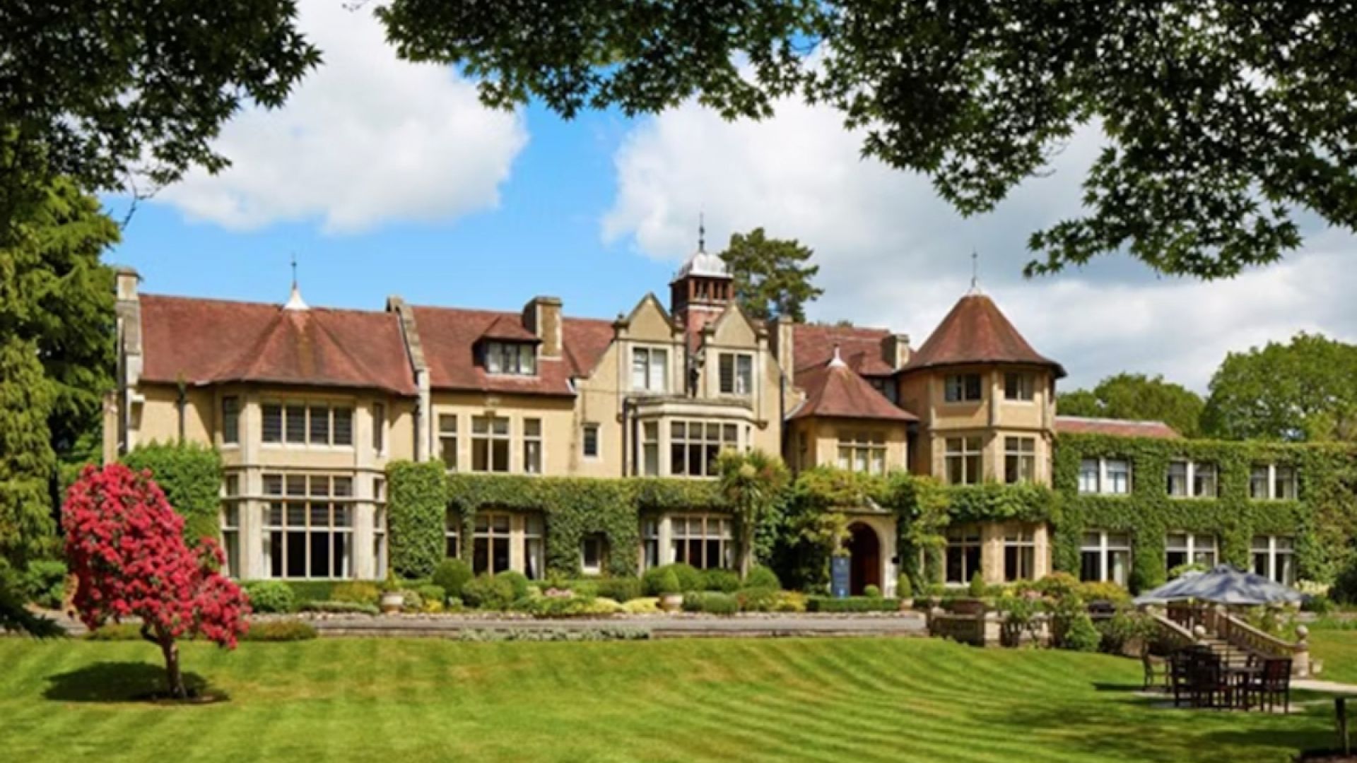 Luxury One Night Murder Mystery Break with Three Course Dinner and Cream Tea for Two