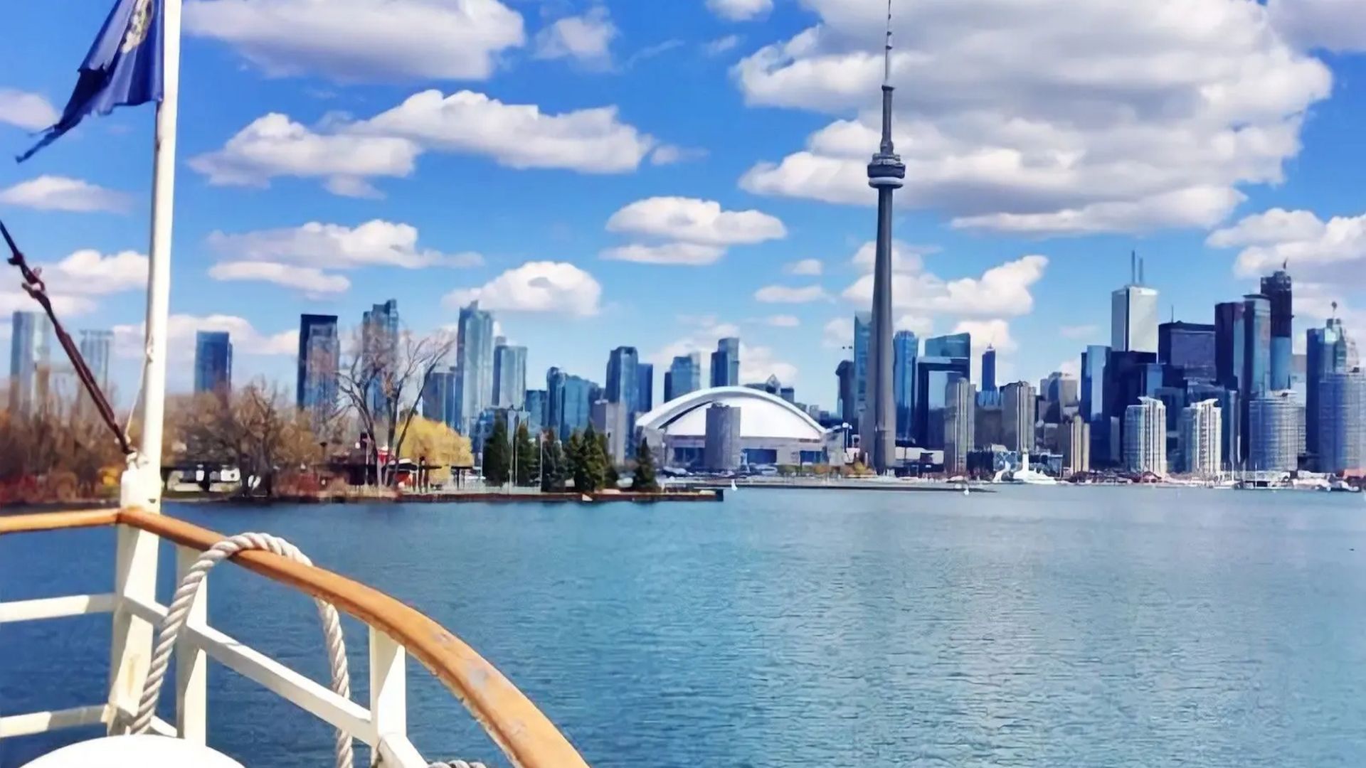Downtown Toronto Walking Tour & 1 Hour Harbour Cruise