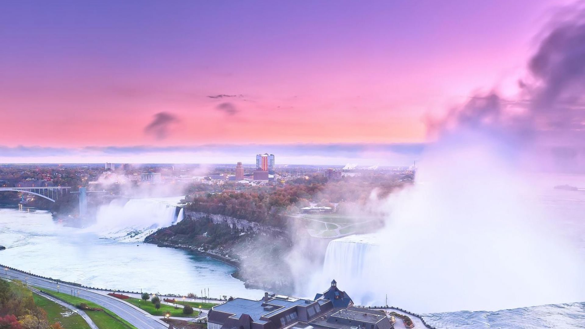 Niagara Falls Walking Tour with Boat Cruise