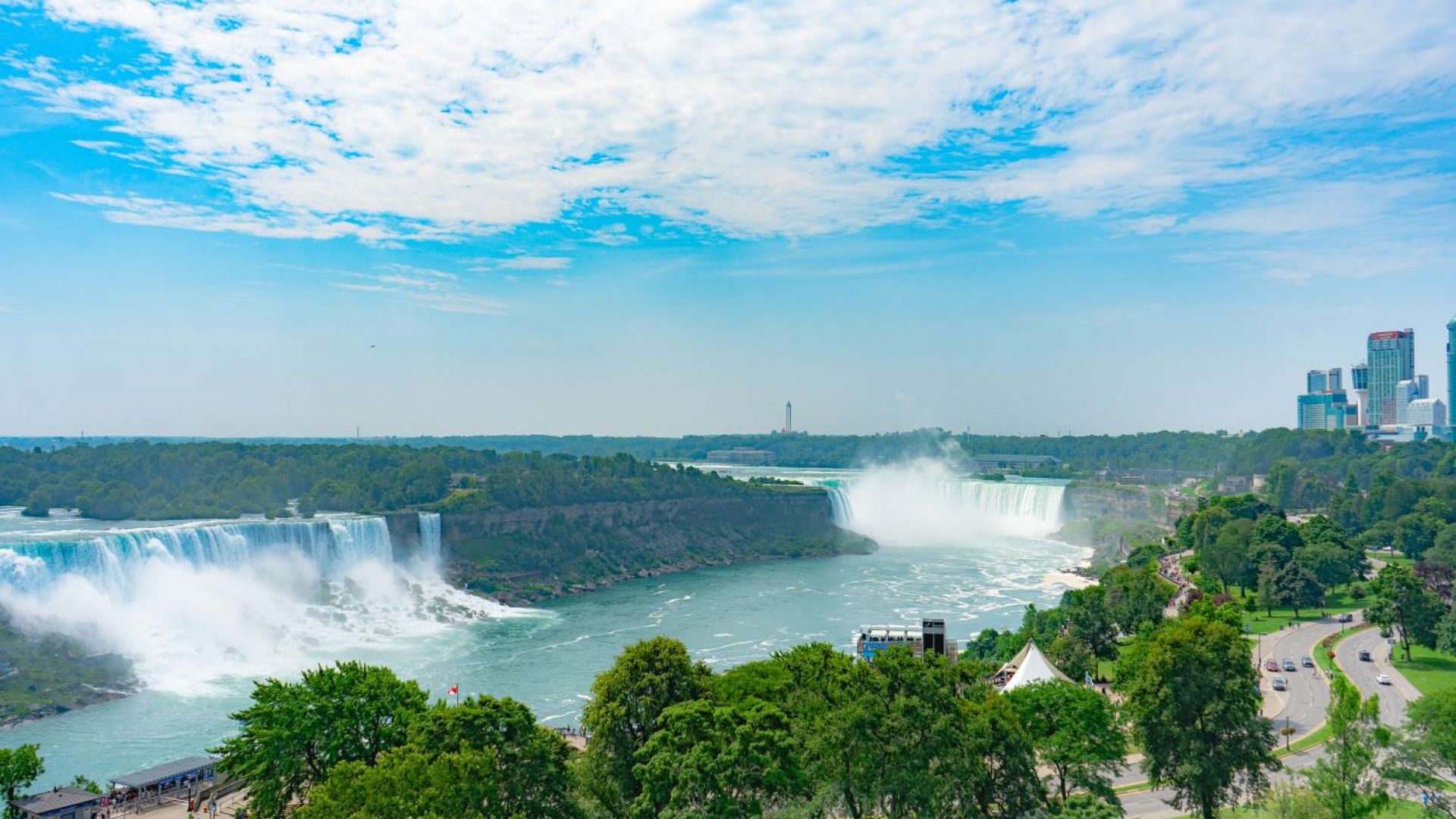 Niagara Falls Walking Tour with Boat Cruise