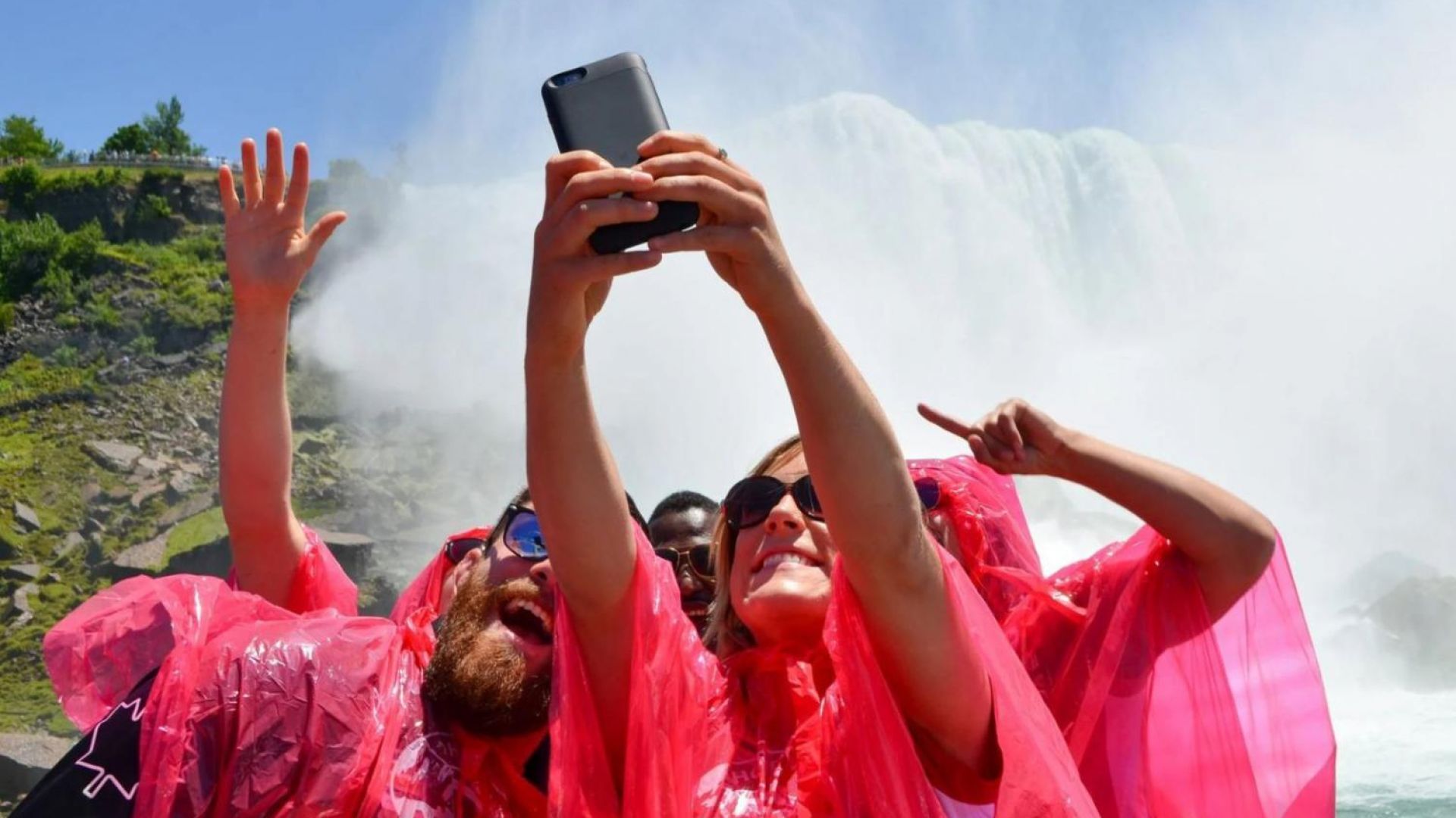 Niagara Falls Walking Tour with Boat Cruise
