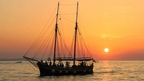 Sunset Dhow Cruise in Salalah