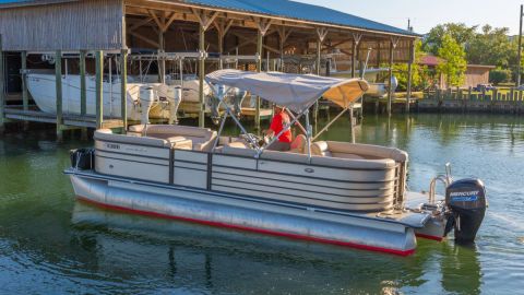 Tritoon Pontoon Boat Rental