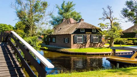 Giethoorn Day Trip