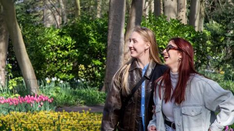 Keukenhof Entrance Ticket and Transfer from Amsterdam+ Audio Guide on bus + Canal Cruise