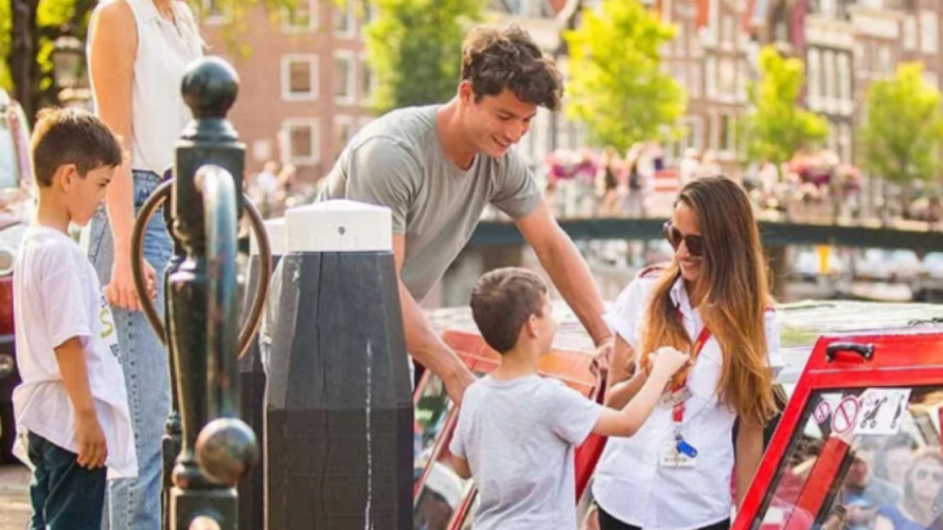 Hop on Hop off 24 hrs bus + boat - Amsterdam