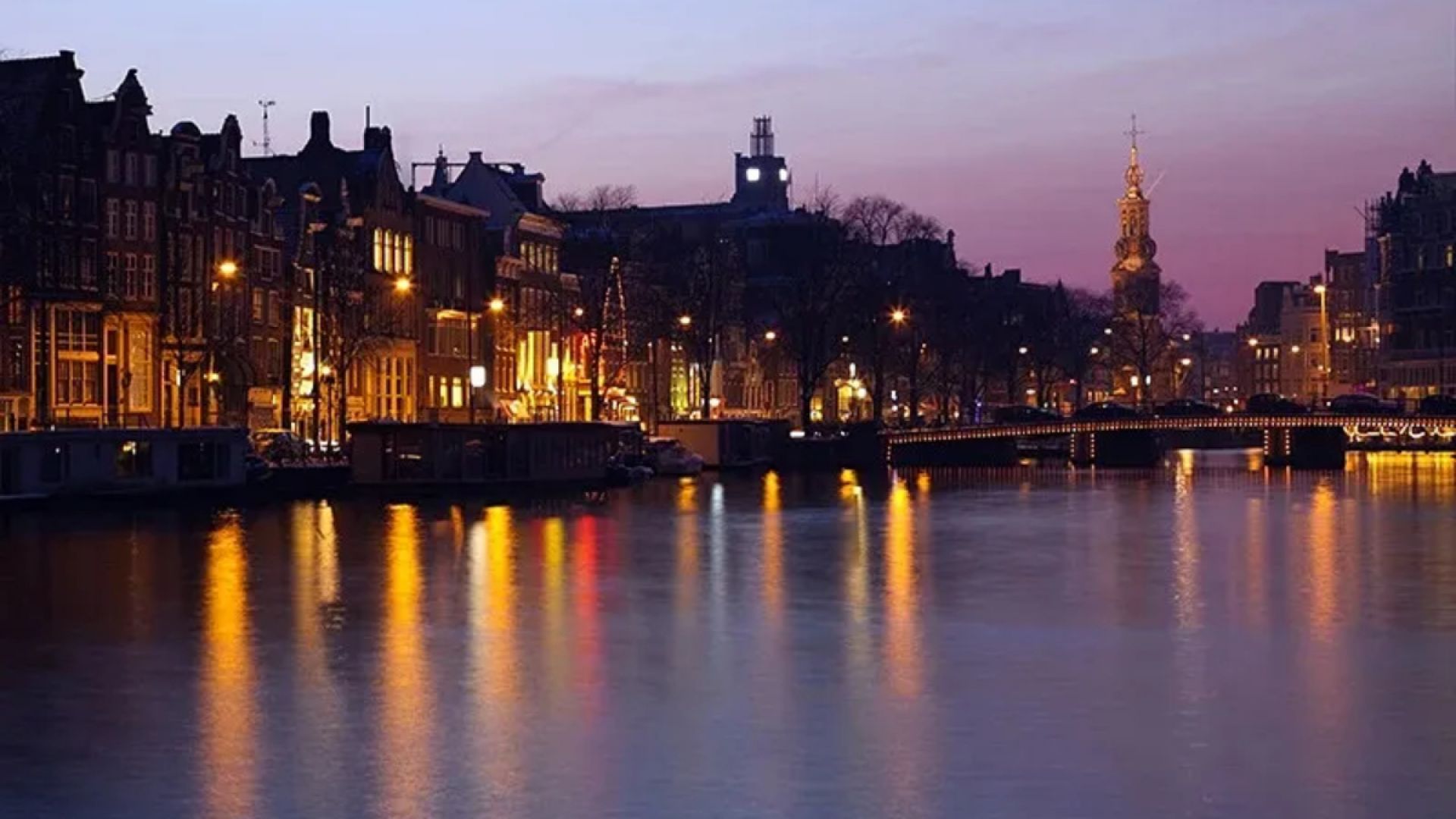 Amsterdam Evening Canal Cruise including drinks