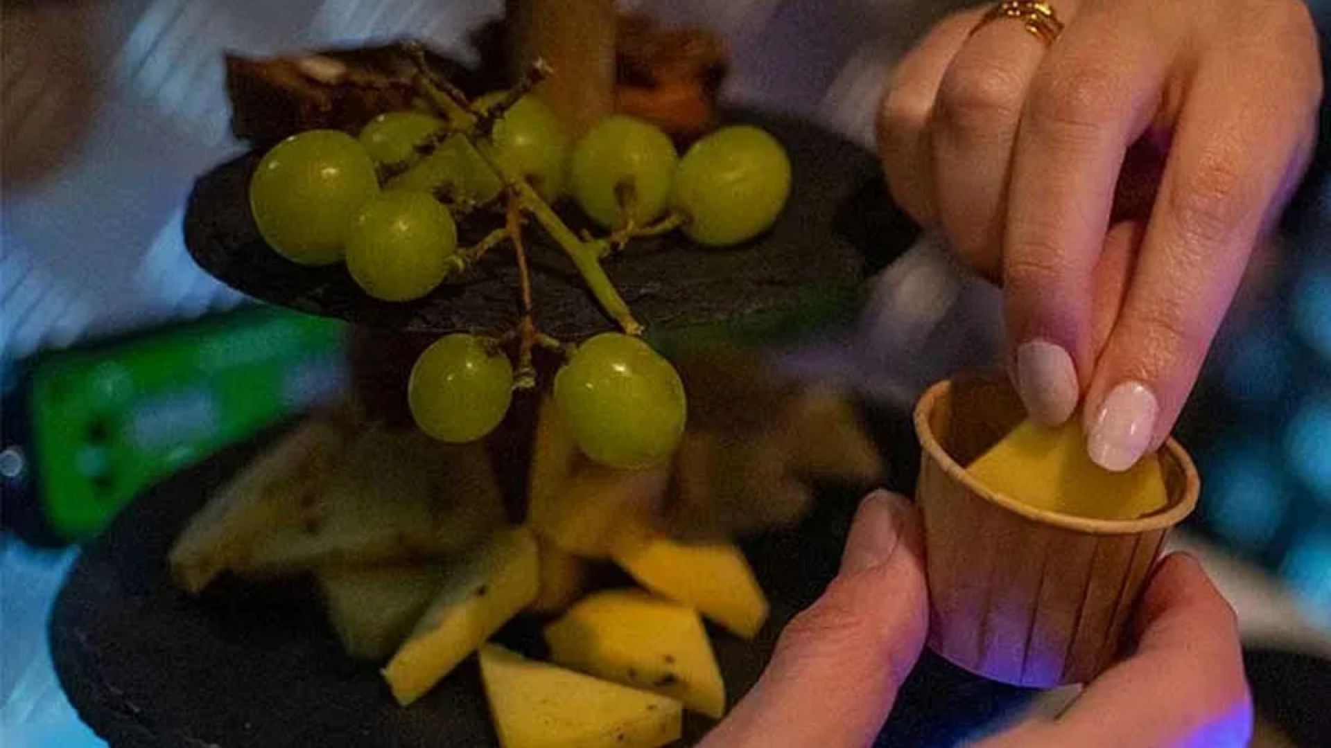 Wine & Cheese Cruise in Amsterdam