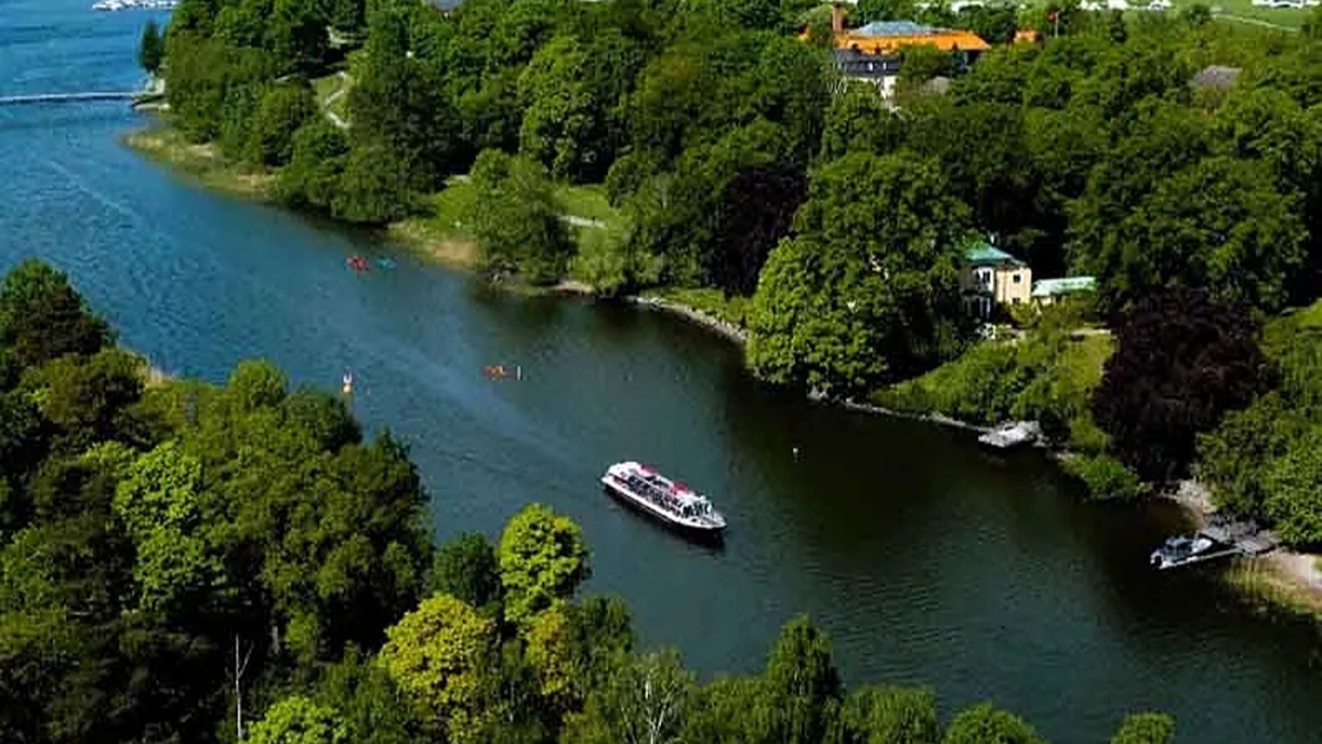 Stockholm: Royal Bridges & Canal Boat Cruise