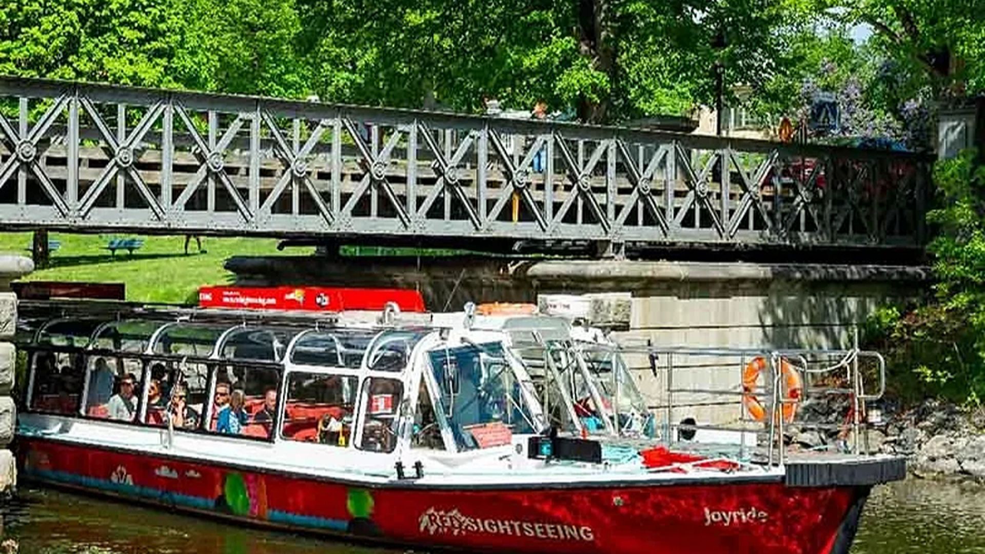 Stockholm: Royal Bridges & Canal Boat Cruise