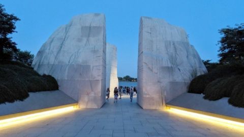 DC at Dusk - Convertible (14 pax)