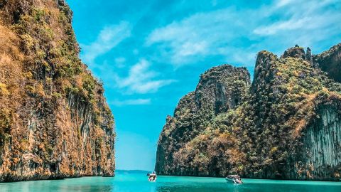 Deluxe Phi Phi & Sunset Day Tour by Speedboat 