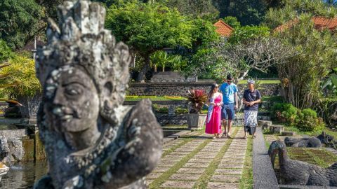 Bali Instagram: Gate of Heaven Temple with Tour Guide & Breakfast