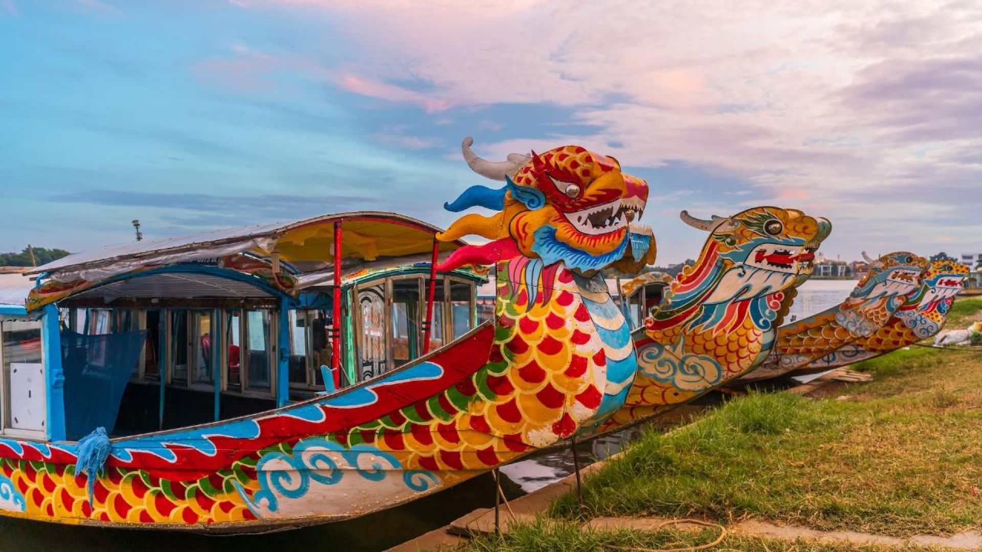 From Da Nang: Hue Imperial City & Heritage Train