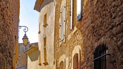 HILLTOP VILLAGES IN LUBERON