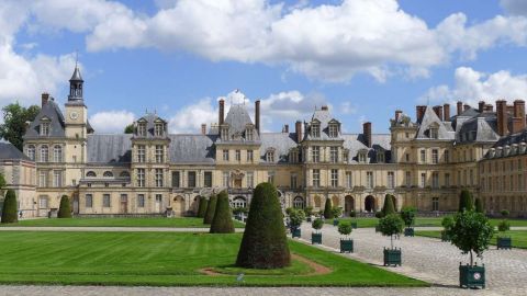 Fontainebleau Palace :Skip the Line Small Group Guided Tour